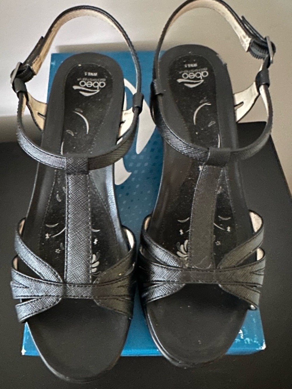 Abeo Georgie Black T-Strap Sandals Size 8.5 Orthotic Comfort Low Heel